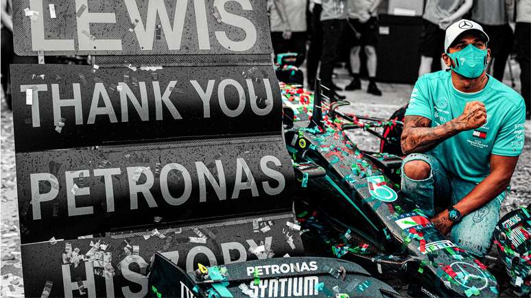 Hamilton celebra ao lado de um agradecimento à Petronas: os patrocínios ajudam a Mercedes a lucrar.