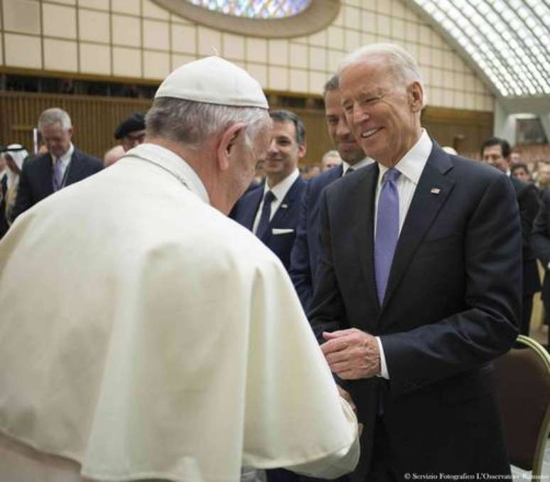 Papa Francisco e Joe Biden durante encontro no Vaticano em 2016