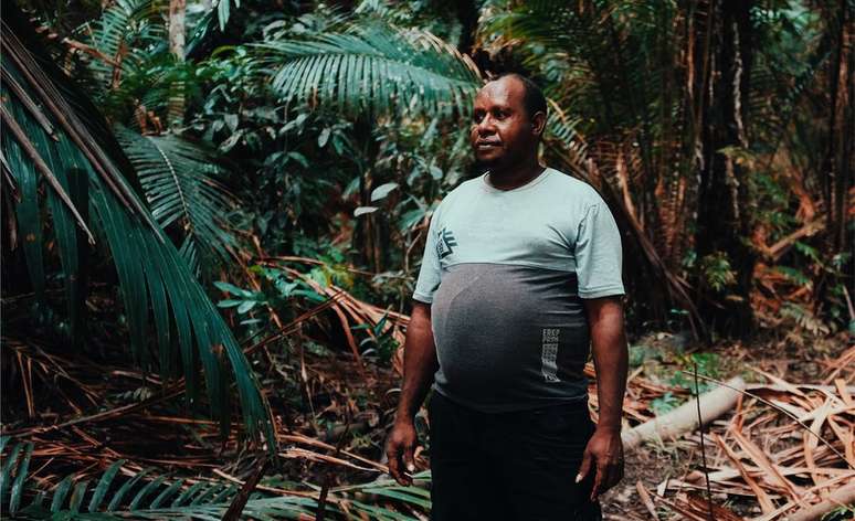 Sob press&atilde;o, Petrus Kinggo fechou um acordo com a Korindo para vender parte das terras que sua tribo viveu por gera&ccedil;&otilde;es