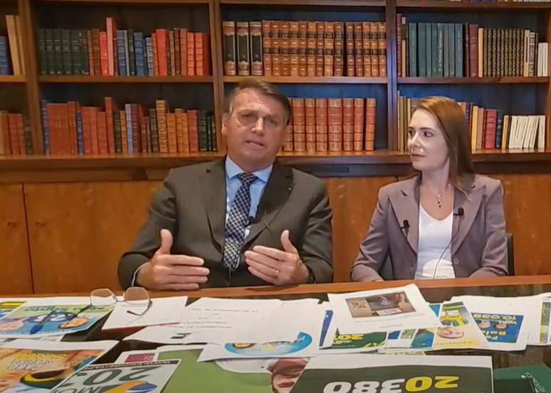 Bolsonaro em uma de suas lives no Palácio da Alvorada.