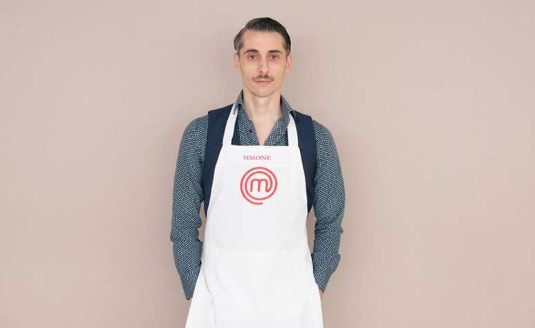 O bailarino Simone tem 40 anos e nasceu na It&aacute;lia, na cidade de Ivrea. J&aacute; visitou v&aacute;rios pa&iacute;ses dan&ccedil;ando tango argentino. &nbsp;