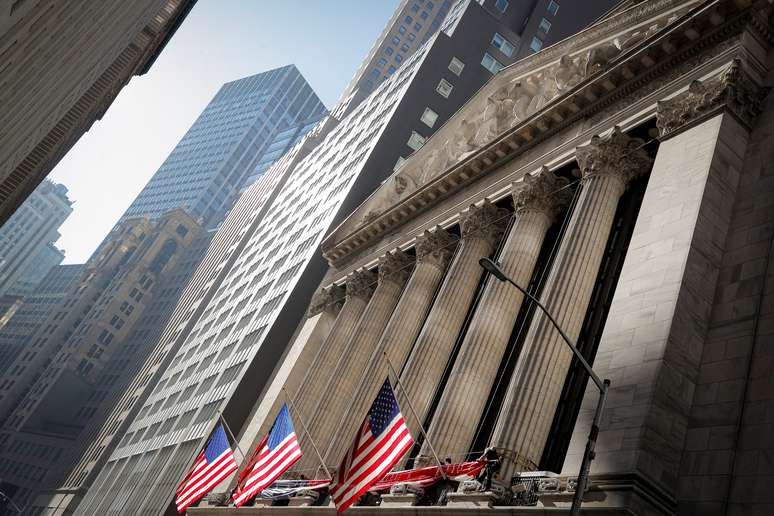 Fachada frontal da Bolsa de Valores de Nova York (NYSE), em 9 de novembro de 2020. REUTERS/Brendan McDermid