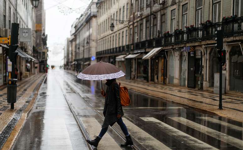 Rua praticamente deserta em Lisboa em meio à pandemia do coronavirus
20/10/2020
REUTERS/Rafael Marchante