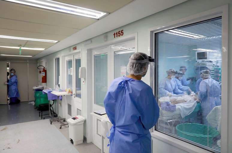 UTI de hospital em Porto Alegre (RS) em meio à pandemia de coronavírus 
17/04/2020
REUTERS/Diego Vara