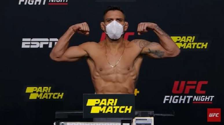 Rafael dos Anjos confirmou duelo contra Felder após pesagem nesta sexta (Foto: Reprodução/YouTube/UFC)