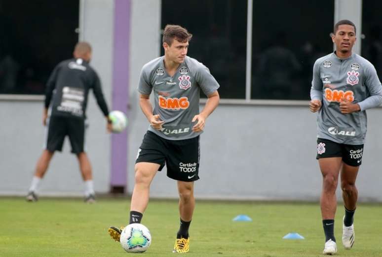Lucas Piton será titular do Corinthians neste sábado contra o Atlético-MG(Foto: Rodrigo Coca/Ag. Corinthians)