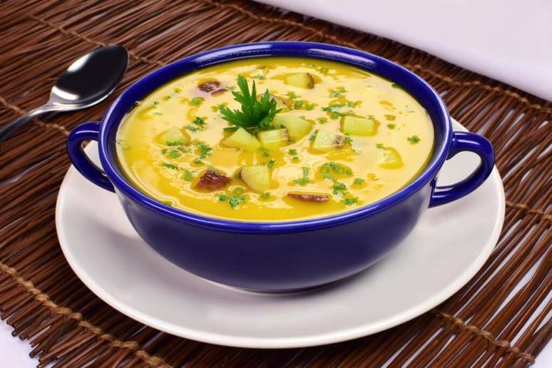 Guia da Cozinha - Sopa de batata: 9 receitas para se deliciar