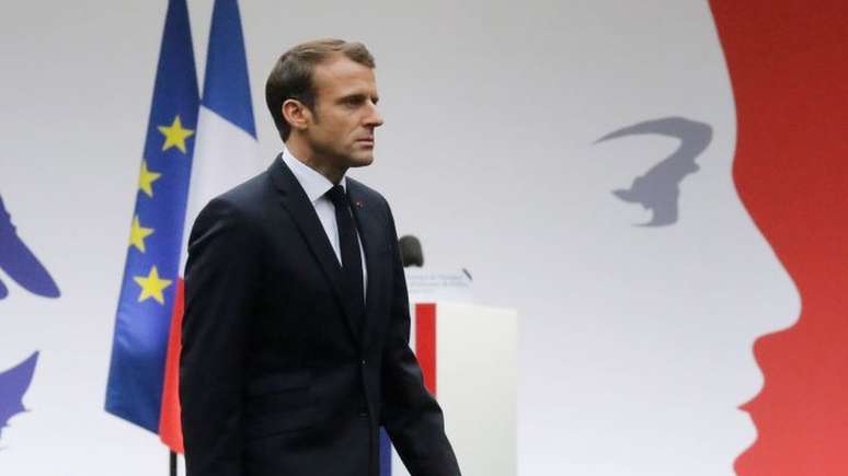 Macron diz que França não vai se dobrar ao extremismo