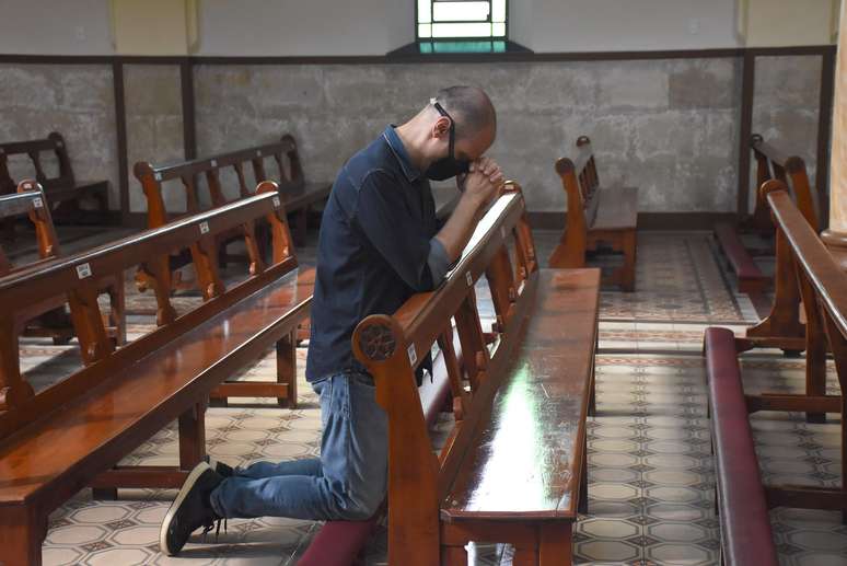 O candidato à prefeitura de São Paulo (SP), Bruno Covas (PSDB), em visita à Basílica de Sant&#039;Ana