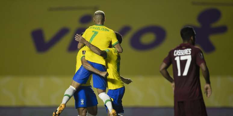 Os jogadores da Seleção comemoram o único gol da vitória sobre a Venezuela por 1 x 0