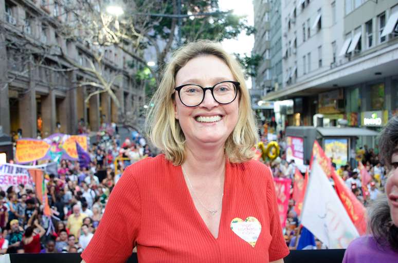 Maria do Rosario durante protesto unificado pela vida das mulheres, contra as violências e em homenagem ao Dia Internacional da Mulher, comemorado no dia 08, em Porto Alegre (RS), nesta segunda-feira (09)