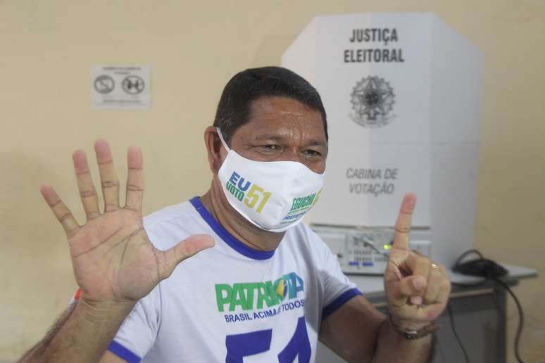 O candidado a prefeitura de Belém Delegado Eguchi (Patriota), votou na manhã deste domingo (15) na Escola Professora Emiliana Sarmento, no bairro da Pedreira. 