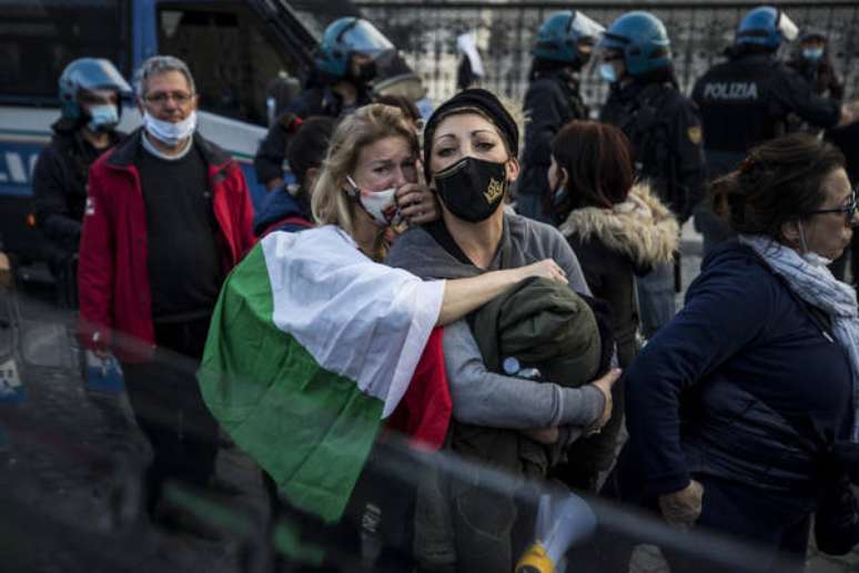 Protesto contra medidas restritivas em Roma, capital da Itália