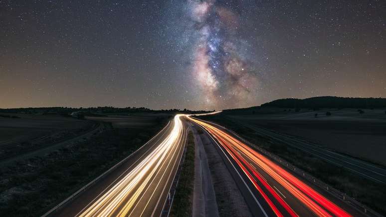 Cientistas acreditam que no futuro pode haver 'trilhas' para transportar luz