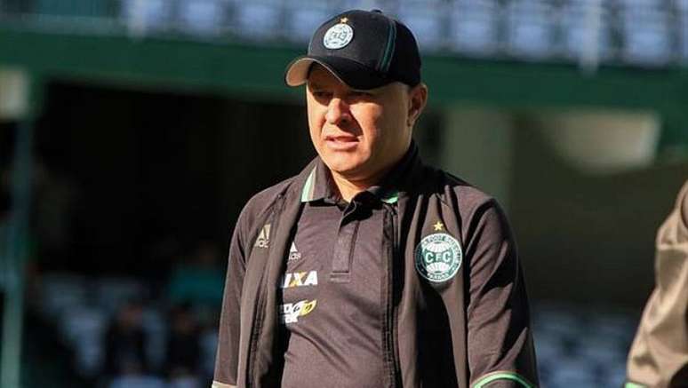 Pachequinho vai comandar o Coritiba contra o Bahia