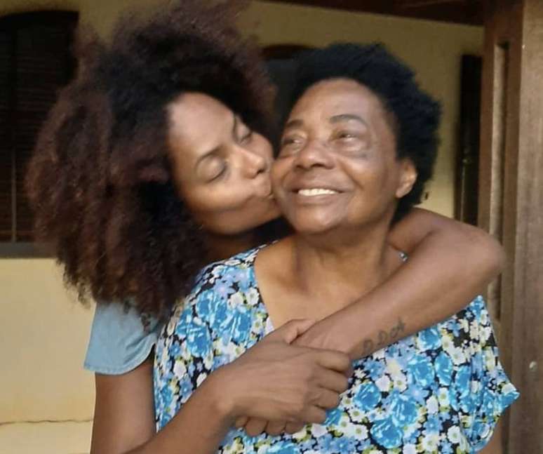 Adriana Bombom e a mãe, Enerstina, que morreu aos 75 anos vítima do novo coronavírus