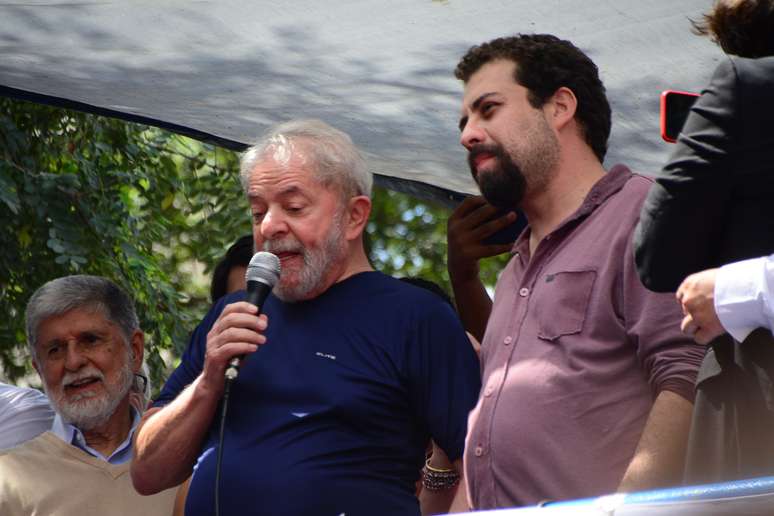 Boulos lan a frente com apoio de Lula e Ciro contra Covas