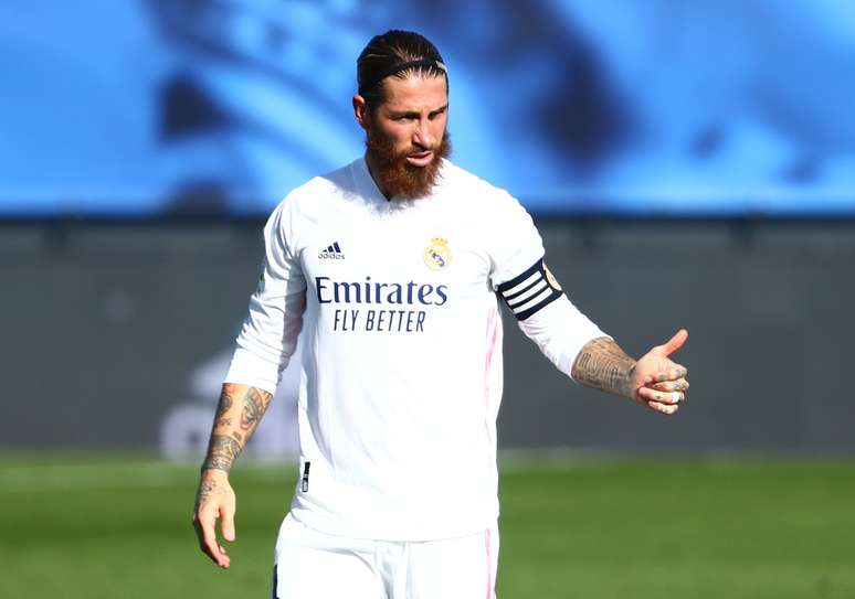 Sergio Ramos pode assinar um pré-contrato com qualquer equipe a partir de janeiro