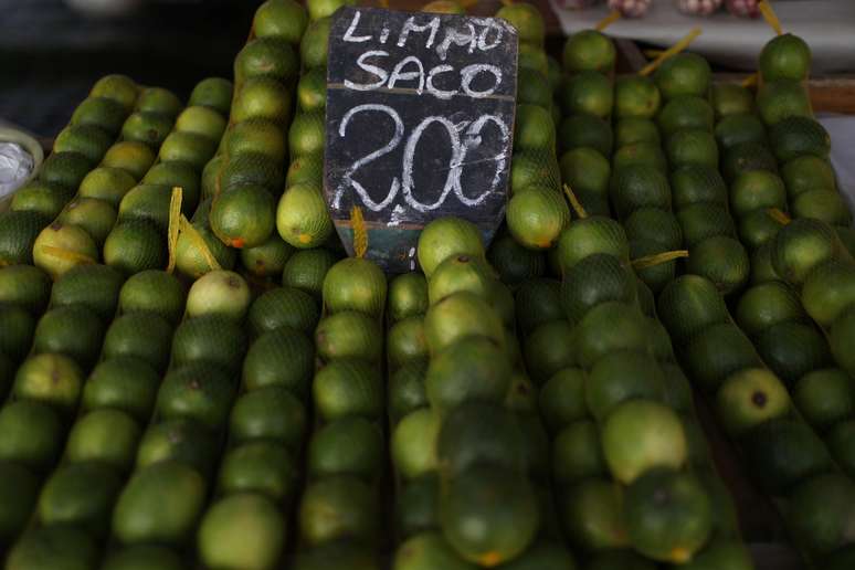 Feira no Rio de Janeiro. REUTERS/Pilar Olivares