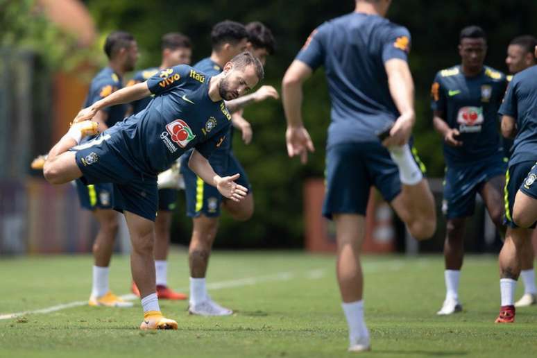 Tite tem dúvida no meio-campo (Foto:Lucas Figueiredo/CBF)