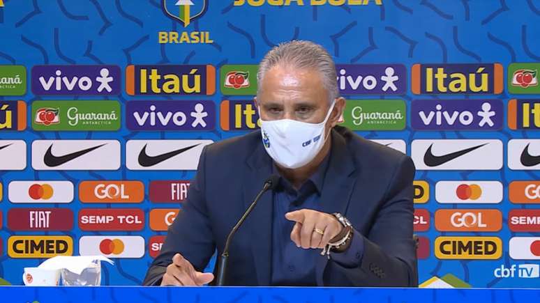 Tite concedendo coletiva antes do confronto contra o Uruguai (Reprodução CBFTV)