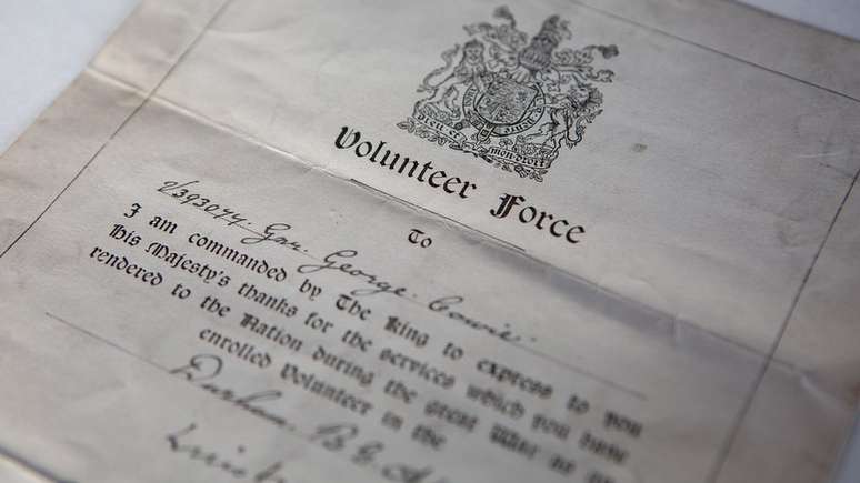 Entre os pap&eacute;is achados est&aacute; uma carta assinada por Winston Churchill agradecendo a George por seu servi&ccedil;o