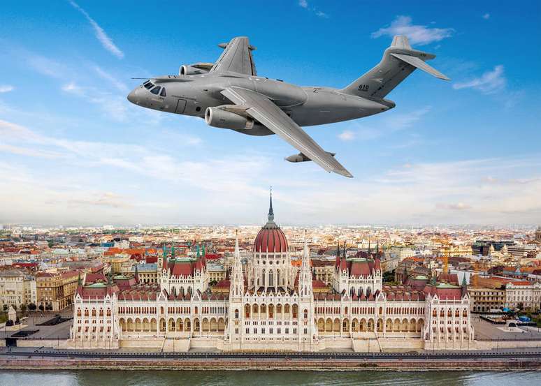 Embraer entrega primeiro avião multimissão KC-390