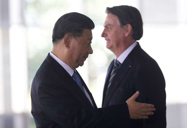 Bolsonaro e o presidente chinês, Xi Jinping, se cumprimentam em Brasília, em cúpula do Brics em 2019
14/11/2019
REUTERS/Adriano Machado