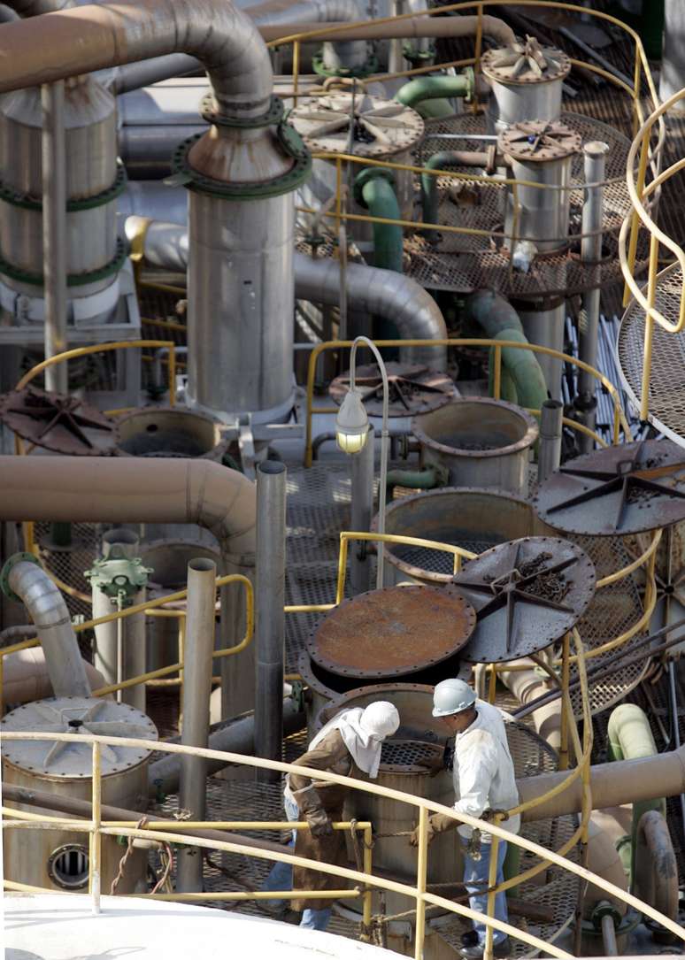 Instala&ccedil;&otilde;es de etanol em usina de cana-de-a&ccedil;&uacute;car em Sert&atilde;ozinho (SP) 
21/04/2007
REUTERS/Paulo Whitaker