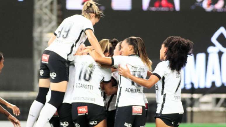 Brasileirão feminino: Corinthians vence Palmeiras no jogo de ida