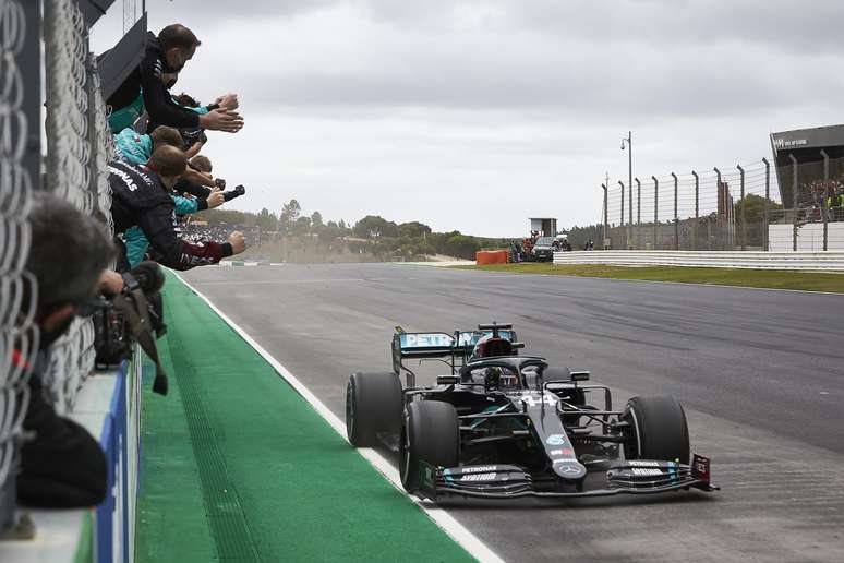 Lewis Hamilton: sete títulos mundiais, todos com a marca Mercedes.