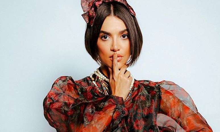 Manu Gavassi ganha pr&ecirc;mio internacional e agradece aos f&atilde;s