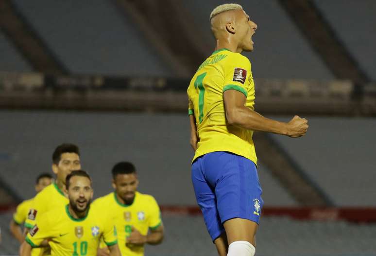 Richarlison comemora gol na vitória do Brasil sobre o Uruguai
17/11/2020
Raul Martinez/Pool via Reuters