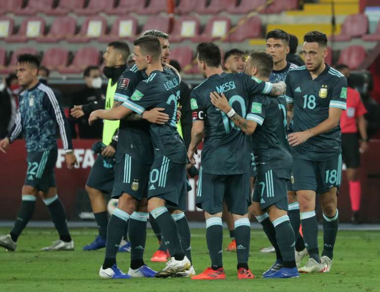 Seleção Argentina venceu o Peru por 2 a 0
