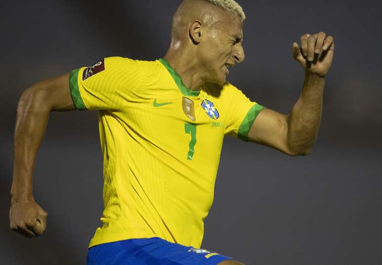 Richarlison marcou um dos gols da vitória contra o Uruguai