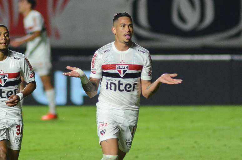 Luciano comemora gol contra o Flamengo