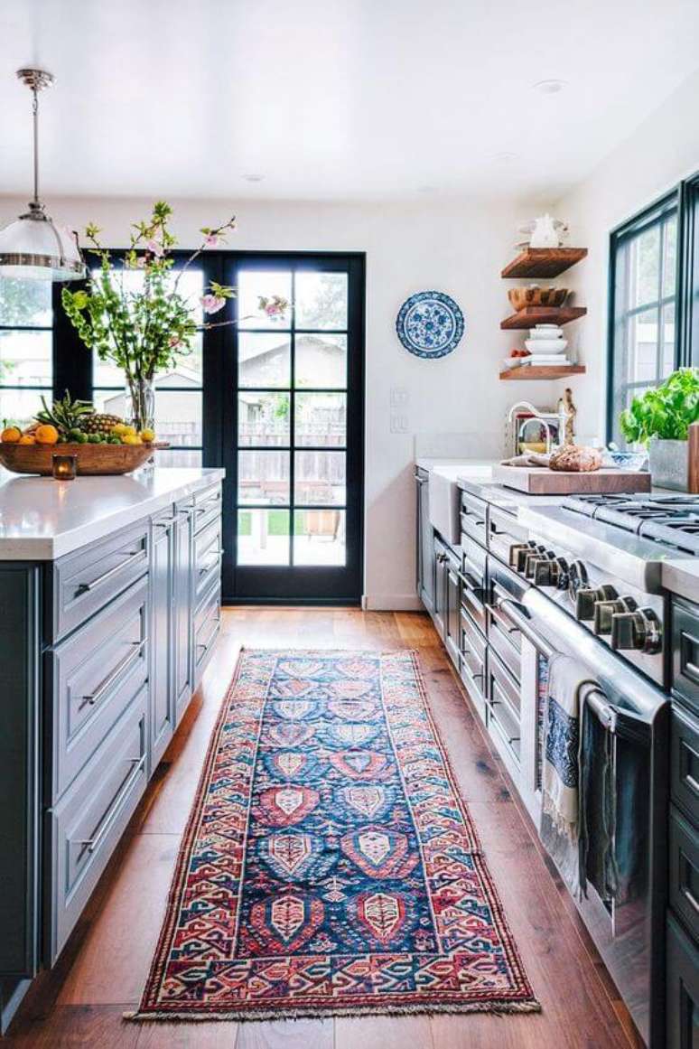 47. Passadeira para cozinha estampada e colorida – Via: Pinterest