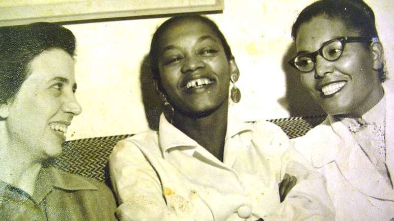 Ruth Guimar&atilde;es com a artista Ruth de Souza (ao centro)