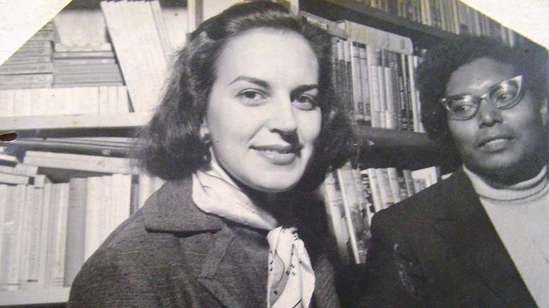 Ruth Guimarães com a escritora Lygia Fagundes Telles em 1950