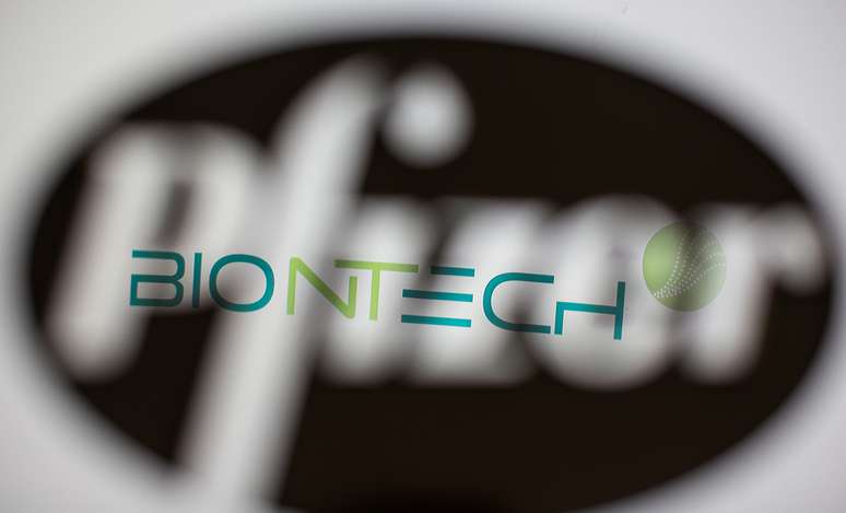 Logos da Pfizer e da BioNTech
10/11/2020 REUTERS/Dado Ruvic