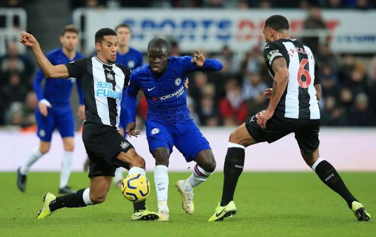 Chelsea e Newcastle se enfrentam neste sábado (Foto: AFP)