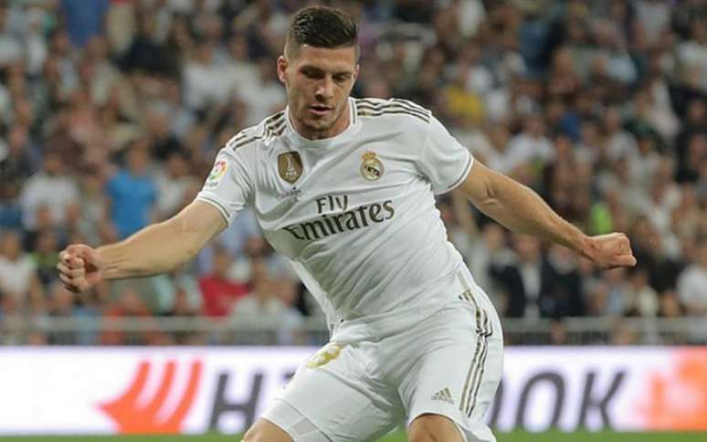 Jovic em ação pelo Real Madrid (Foto: AFP)