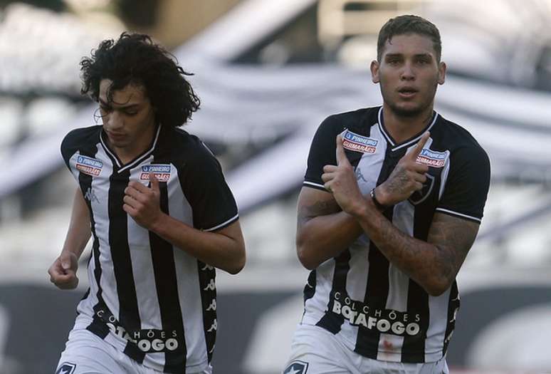 Rafael Navarro (à direita) comemora gol (Foto: Vítor Silva/Botafogo)