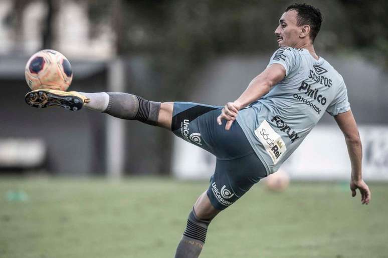 Pituca voltou aos treinamentos, mas deve ficar no banco contra o Athletico (Foto:  Ivan Storti/Santos FC)