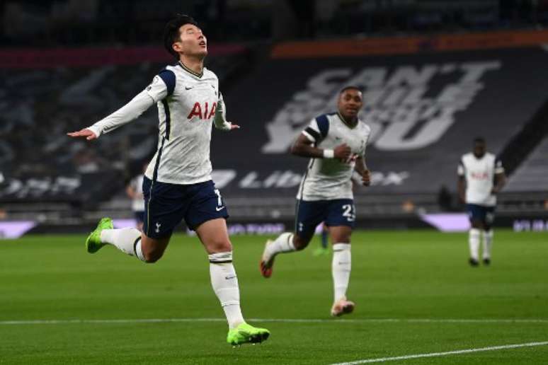 Son abriu o placar do jogo logo aos quatro minutos de partida (Foto: NEIL HALL / POOL / AFP)