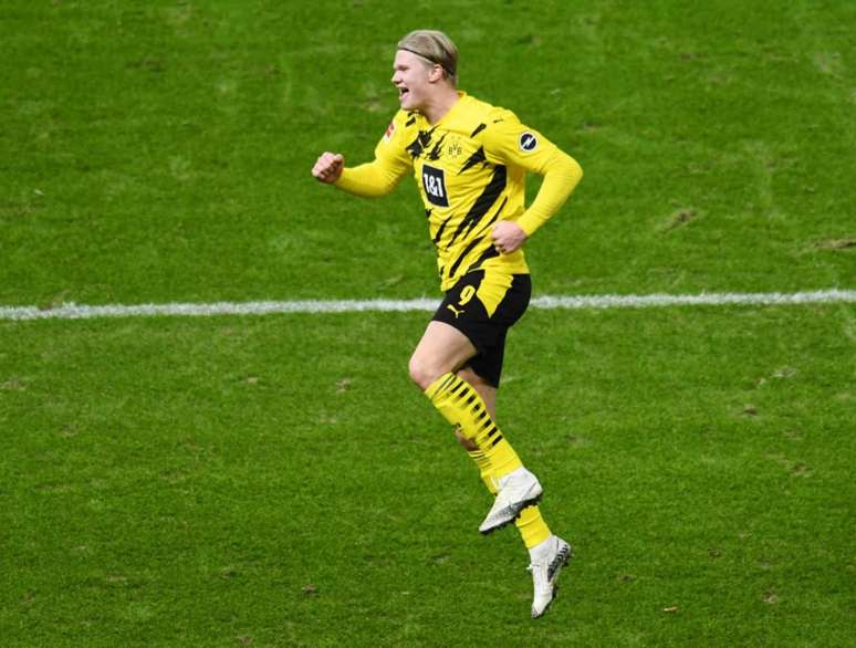 Haaland tem mais gols do que jogos pelo Borussia Dortmund (Foto: ANNEGRET HILSE / POOL / AFP)
