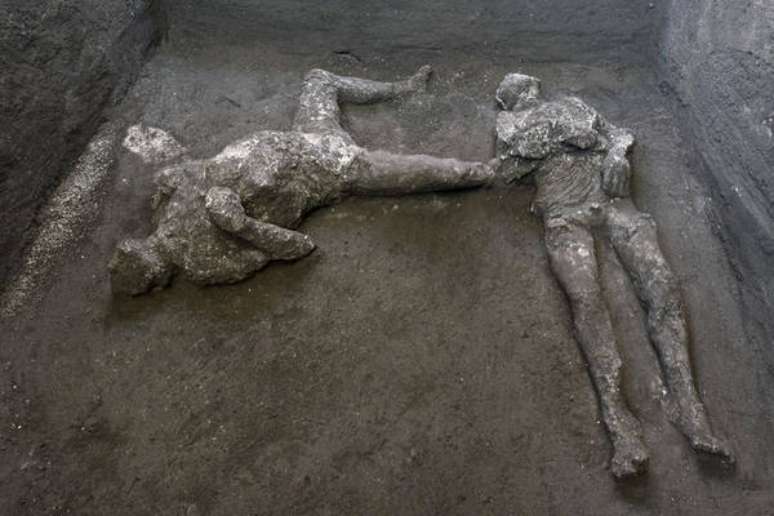 Dois corpos intactos são encontrados em Pompeia