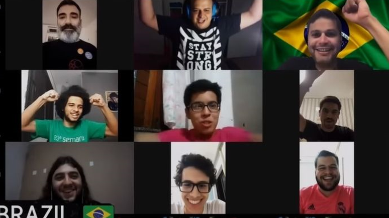 Equipe brasileira comemorando virtualmente ao saber que ficou com a décima colocação na Olimpíada Internacional de Matemática - o melhor desempenho do país na história
