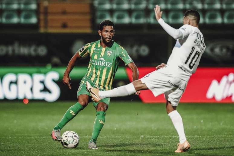 Bebeto vive boa fase no Tondela (Foto: Divulgação/Tondela)