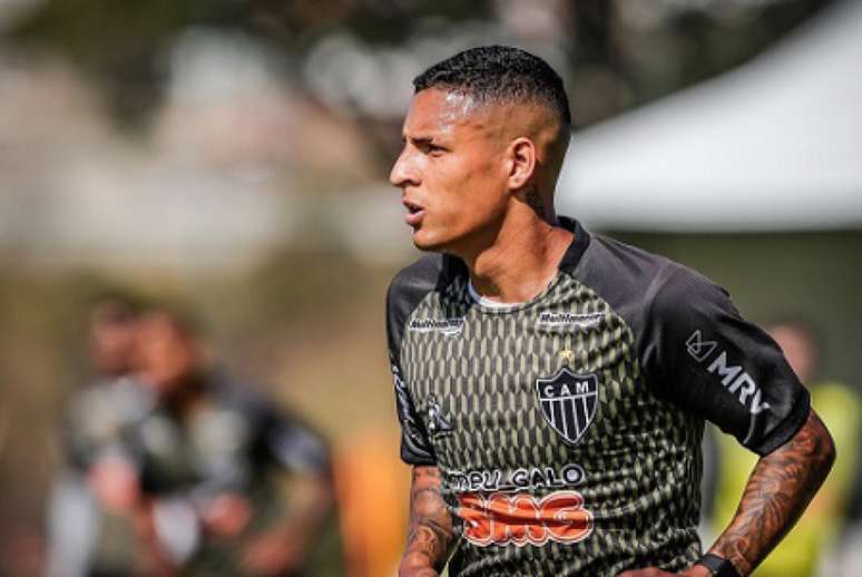 Guilherme Arana levou o terceiro cartão amarelo e não encara o Botafogo, quarta-feira, 25, no Mineirão-(Bruno Cantini/Agência Galo)